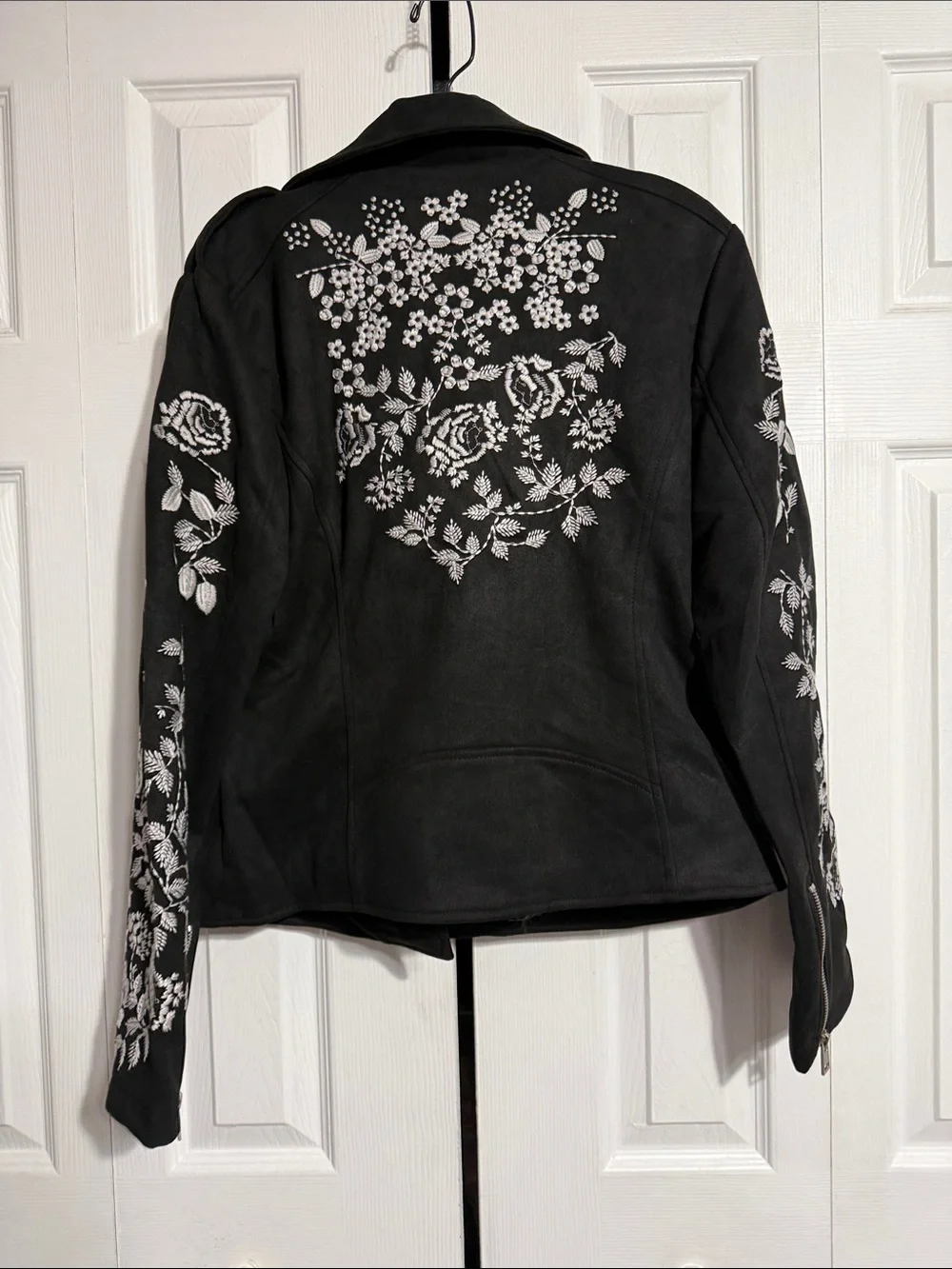 PAPARAZZI black embroidered floral NWT coat jacket size LARGE - Picture 8 of 13